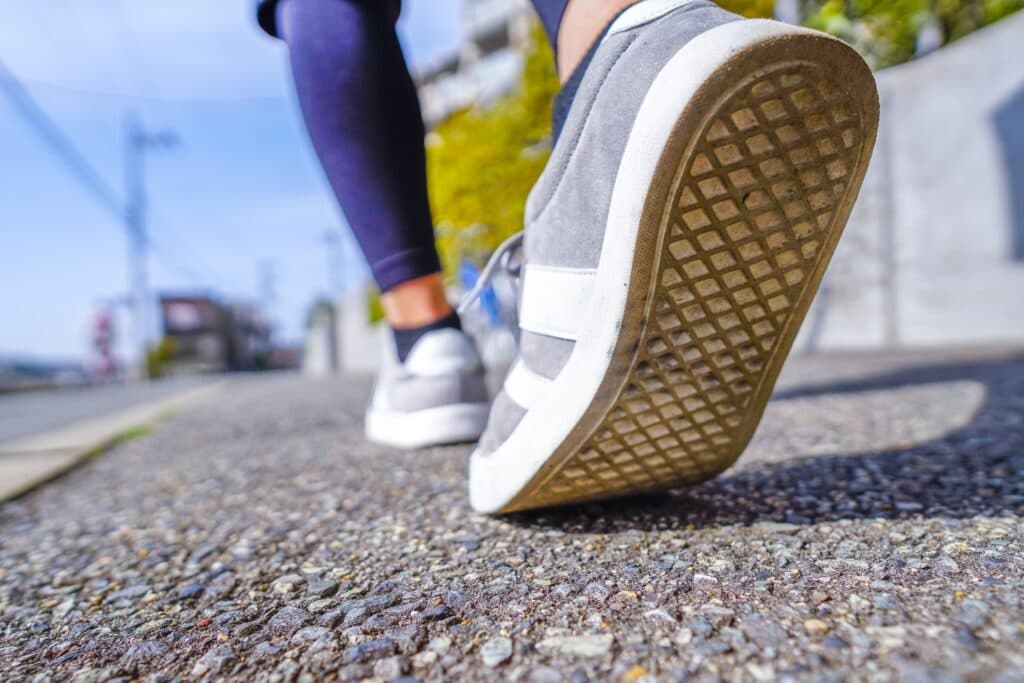 ただ歩くだけでは逆効果?!正しいウォーキングの仕方